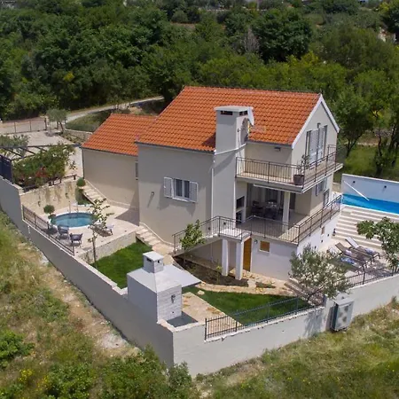 Clissa Paradisum * Klis