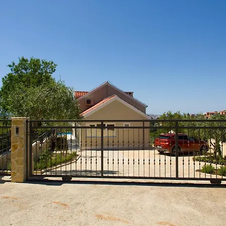 Clissa Paradisum Вилла Klis